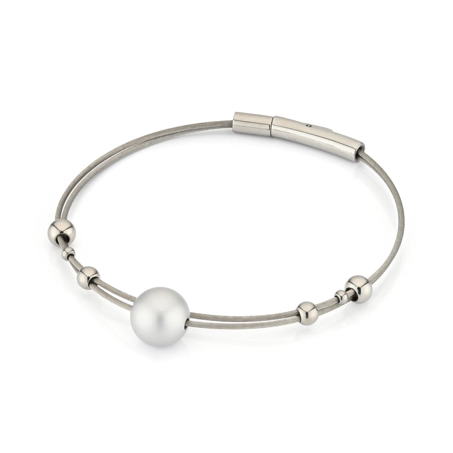 Armband mit silberfarbenen Perlen A274